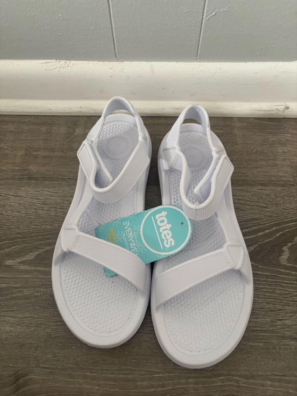 Totes Women’s Sz 10 Everywear Riley Sport All-Terrain Sandal Lightweight White